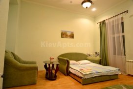 Квартира посуточно в Киеве на ул. Костёльная, 3