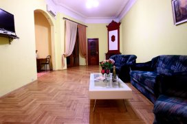 Квартира посуточно в Киеве на ул. Кропивницкого, 4