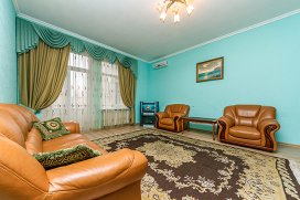 Квартира посуточно в Киеве на ул. Бориса Гринченко, 4