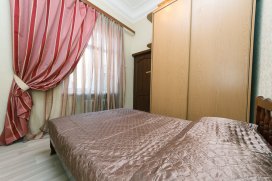 Квартира посуточно в Киеве на ул. Софиевская, 1
