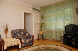 Квартира посуточно в Киеве на бул. Дружбы Народов, 27
