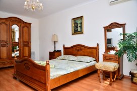 Квартира посуточно в Киеве на ул. Бассейная, 11