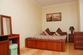 Квартира посуточно в Киеве на Отрадный проспект, 16/50
