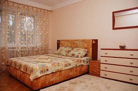 Квартира посуточно в Киеве на бул. Леси Украинки, 14